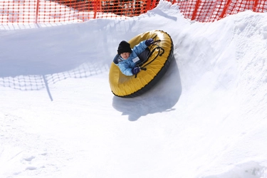 雪の特設会場で冬を思いっきり満喫しよう！～スノーモービル体験・雪遊び体験など楽しさいっぱい！～