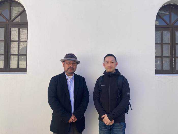 左/つくば牡丹園 園長 関 浩一 右/学芸員 仙仁 径氏