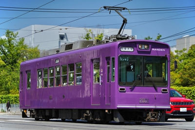 嵐電モボ２００１形２００１号車