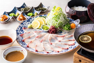 『長崎産ヒラスのながさき刺しゃぶ 柚子鍋仕立て 』