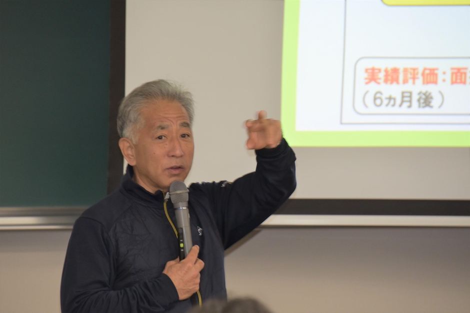 健康サポート薬局の意義などを解説する梅田教授