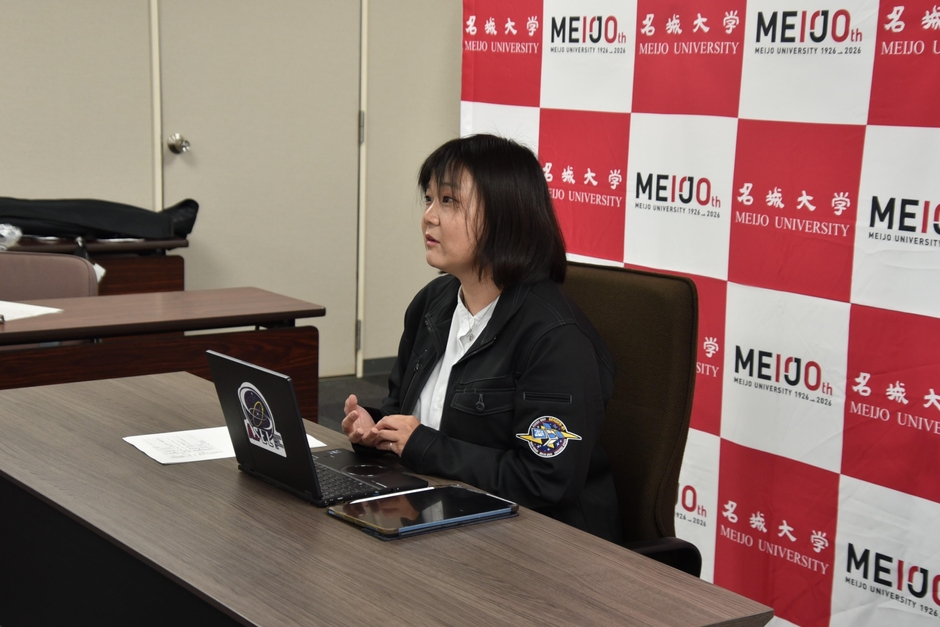 オンラインで会見した宮田准教授