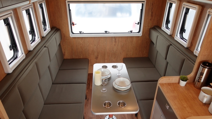 トラベルトレーラー「エアロスター“OHEYA”」内装2