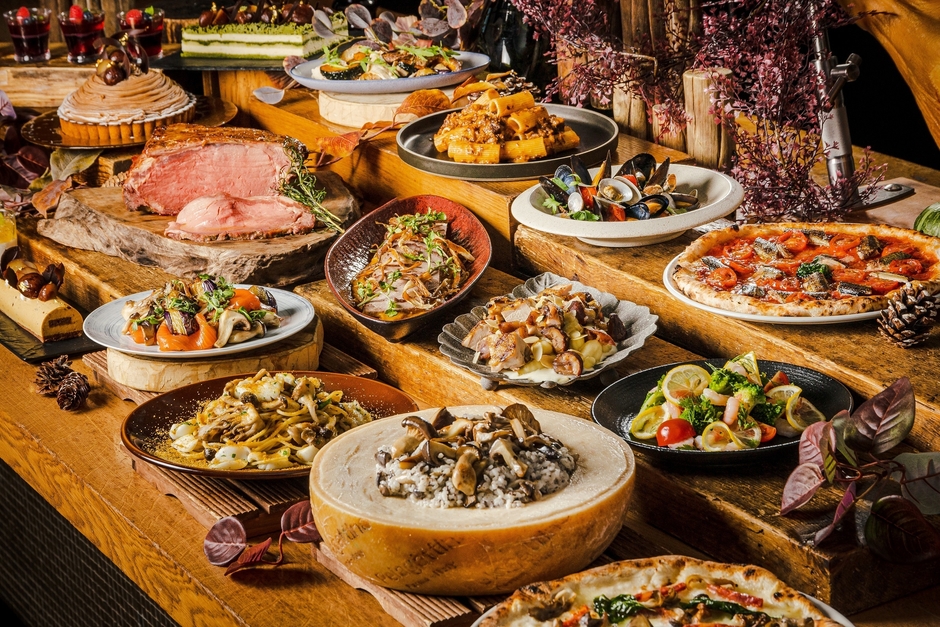 目にも鮮やかなブッフェの数々