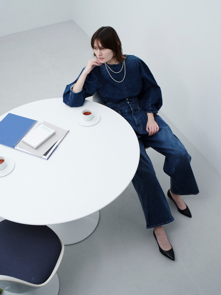 Pullover ¥11,000 inc.tax ・ Necklace¥4,950 inc.tax・ Necklace ¥5,500 inc.tax・ Pants ¥11,990 inc.tax