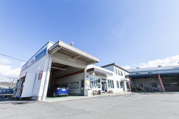 株式会社 新和自動車 工場外観