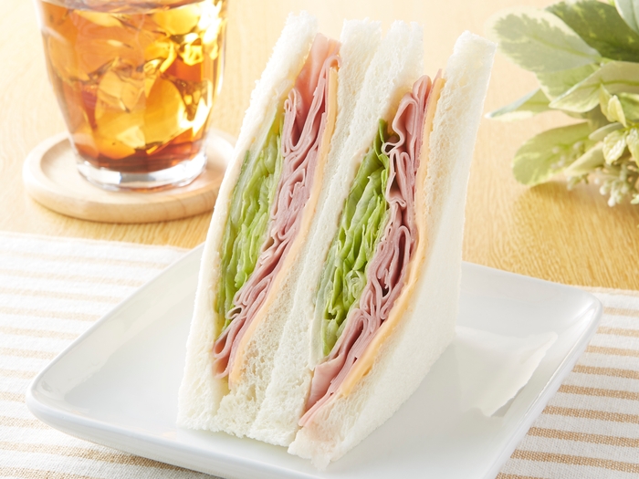 たっぷりレタスとハムサンド ハム1.7倍増量!(当社従来品比) イメージ画像