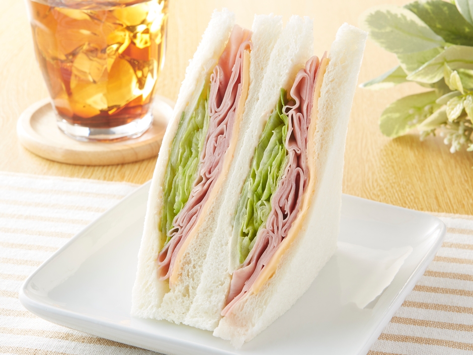 たっぷりレタスとハムサンド ハム1.7倍増量!(当社従来品比) イメージ画像