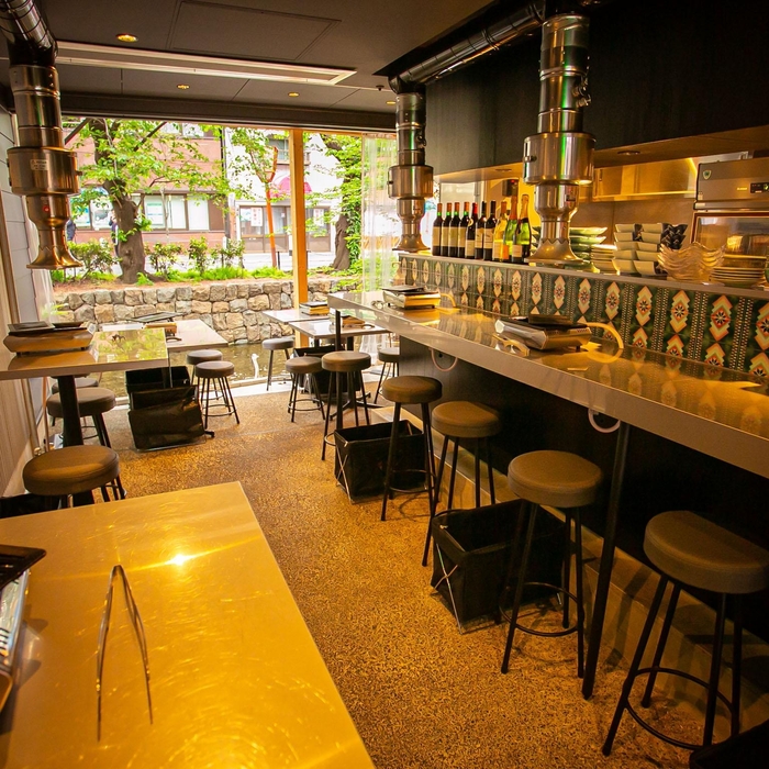 「西木屋町 肉しん」の店内