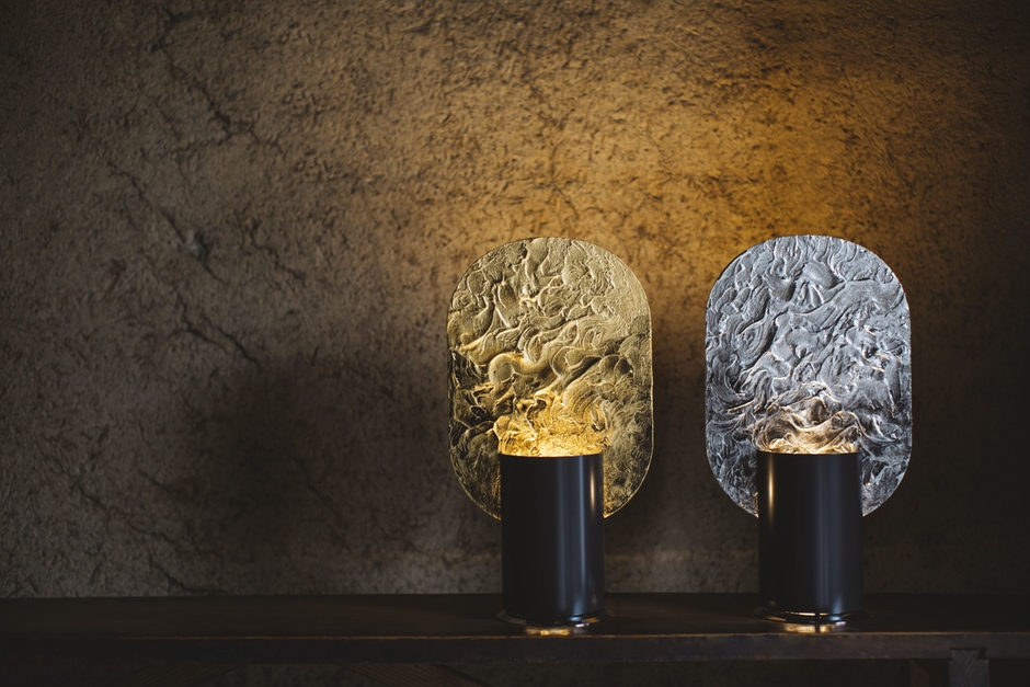 <写真 左:月繭 金 右:月繭 白金>