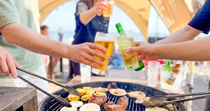 海の家でBBQを楽しむお客様のイメージ