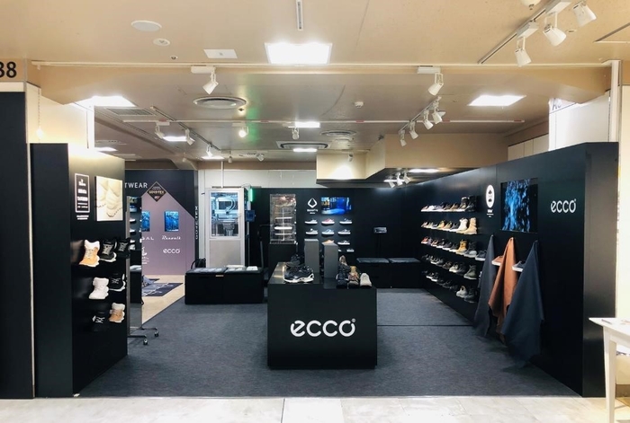 ISETAN靴博の<ECCO QUANT-U>ブース