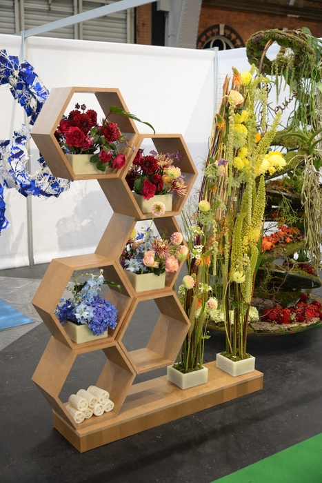 課題(2):サプライズ課題「Bees in our eco system」