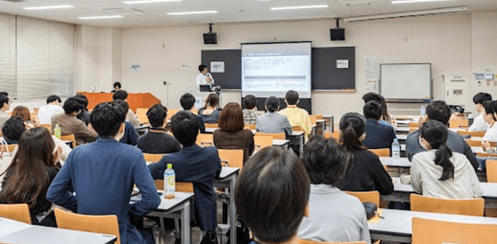 令和8年(2026年)5月に実施した調査・分析研究会の様子