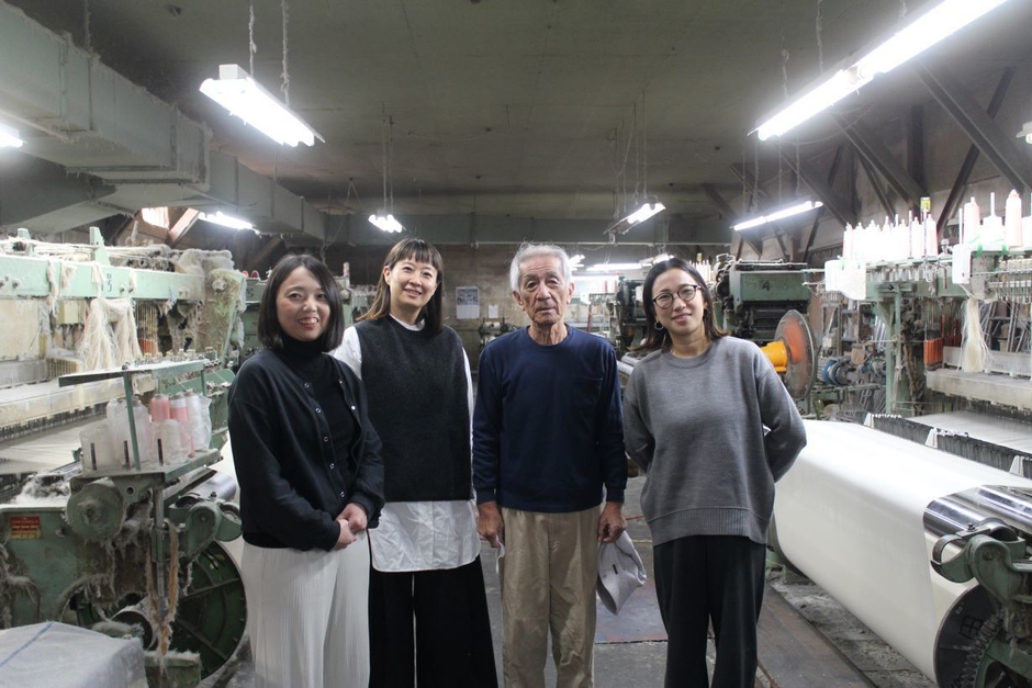KURASIKUスタッフと伊東さん(伊東織物)