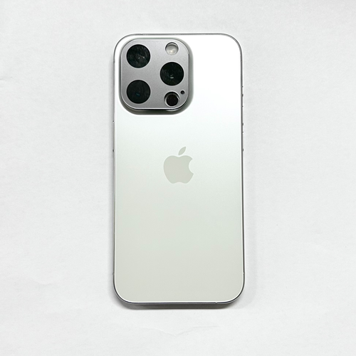 (端末)iPhone 15 Pro ホワイトチタニウム×(製品カラー)グレーブラック