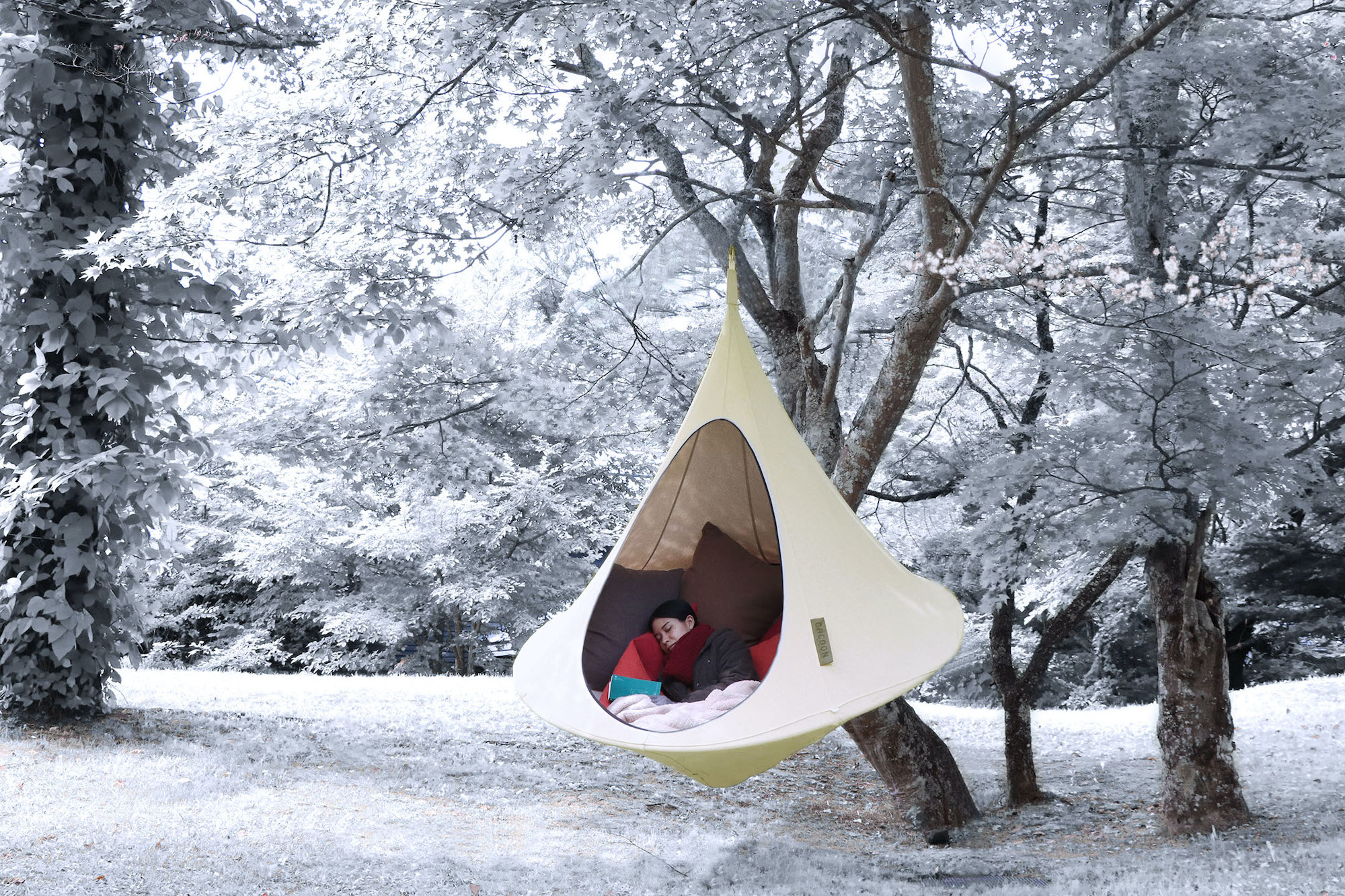 軽井沢星野エリア プライベートな森の空間でお昼寝タイムを楽しむ ぬくぬく冬眠ハンモック プランを販売 期間 年11月14日 21年2月28日 Newscast