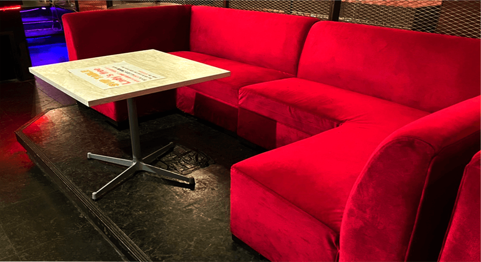 FLOOR S VIP (フロアに面したシート)