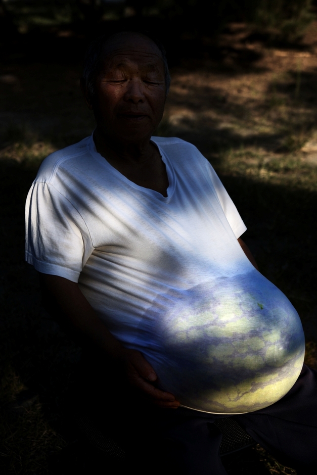 志賀理江子作品　「肉は肉、魚は魚」　2009年