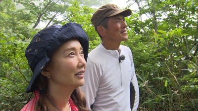 「白山」工藤夕貴さん(手前)とガイドの乾さん