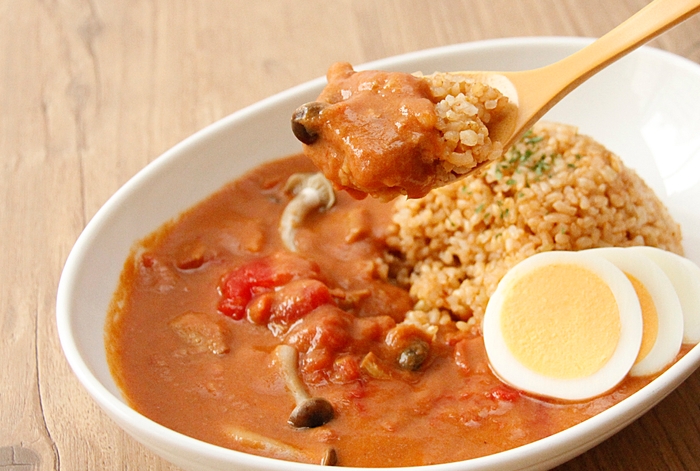 トマトとしめじのAGEレスカレー