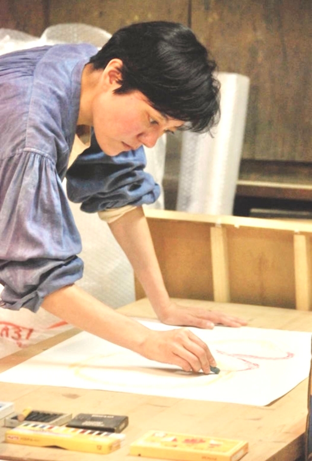 制作中の鈴木杏