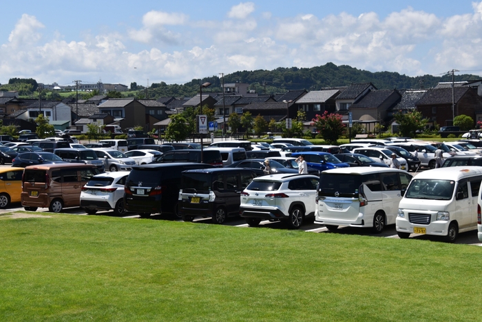 ぎっしり埋まった駐車場