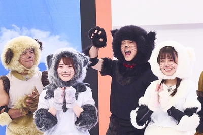 場面写真／左から文田、なつぽい、おばたのお兄さん、岩本