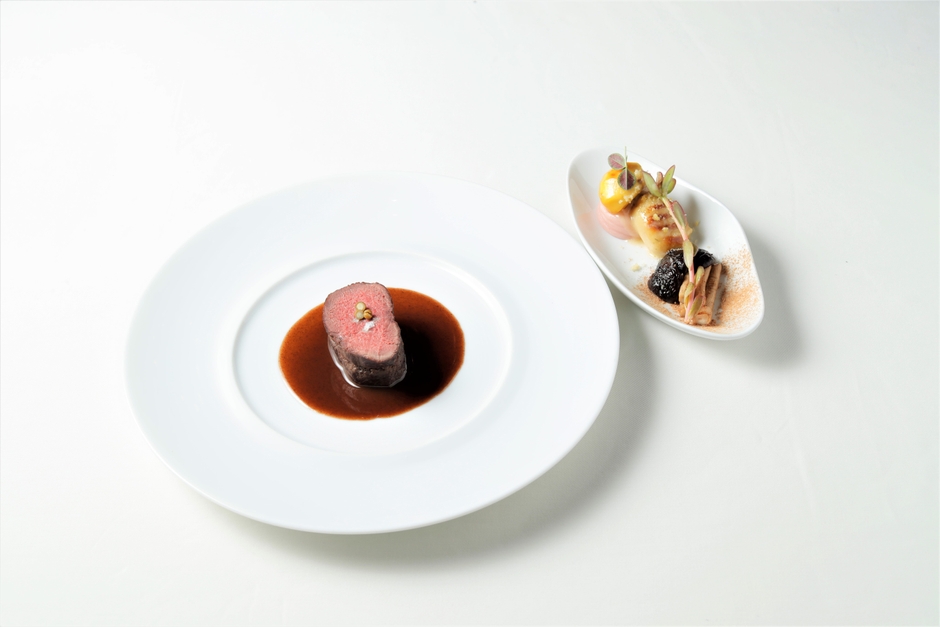 メインお肉 信州高山のジビエ 雌鹿ロースのロースト 栗のニョッキ 農園野菜 ポワブラードソース