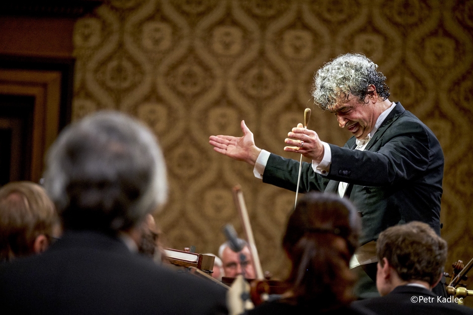 セミヨン・ビシュコフ指揮 チェコ・フィルハーモニー管弦楽団 チェロ:パブロ・フェランデス