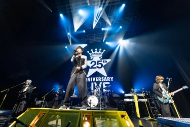 TETSUYA 25th ANNIVERSARY LIVE ライヴレポートが到着！ 25年の歩みをたどる演出と圧巻のバンドサウンドで会場を魅了