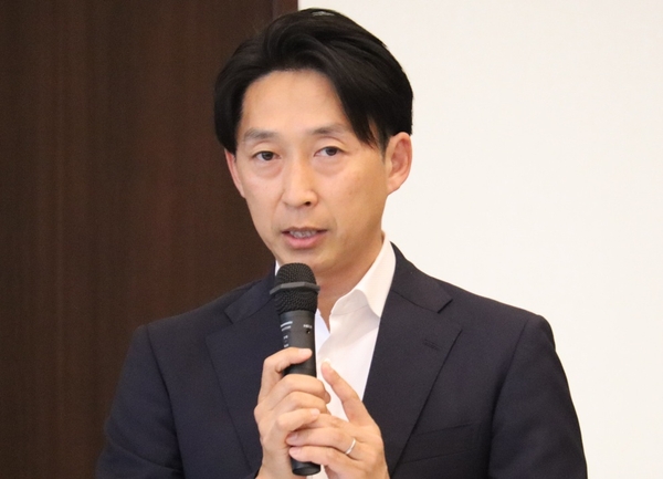 挨拶で強い期待感を表明した山本社長