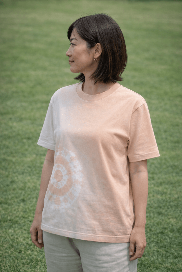 自然で優しい風合いの瓦染めTシャツ