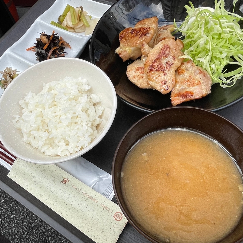 鶏もも肉の塩麹焼き