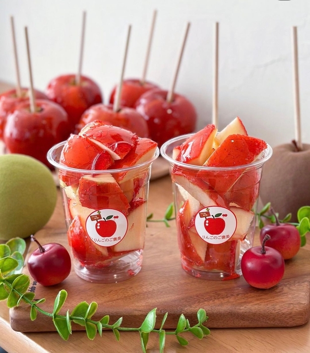 話題のりんご飴もあるよ!