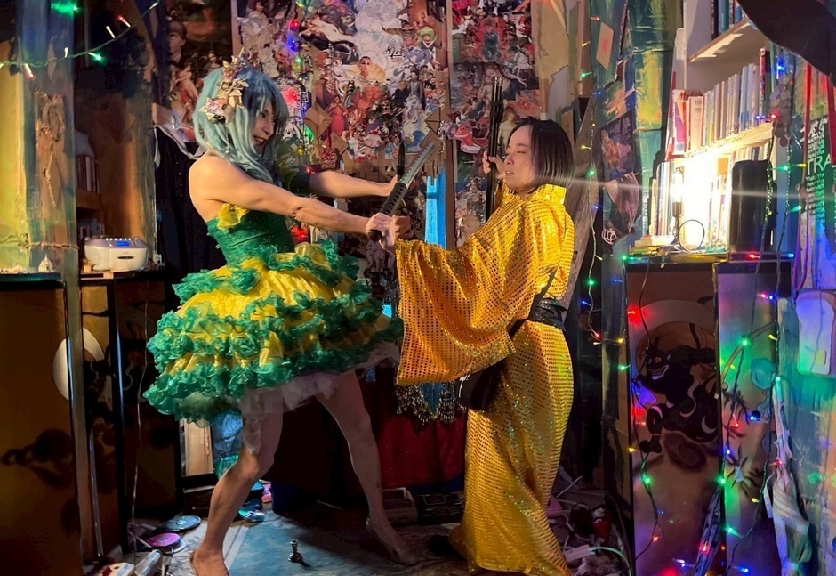 △清島アパート内にある東京ディスティニーランドの劇場「今夜は夢を見ないで」