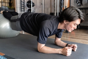 「腹筋を鍛えても体幹は強くならない？」メジャーリーガーのトレーナー・清水忍が語る、一生動ける体の“新常識”