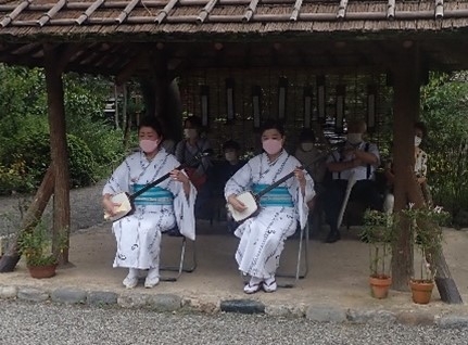 過年度の「新内流し(しんないながし)」の様子