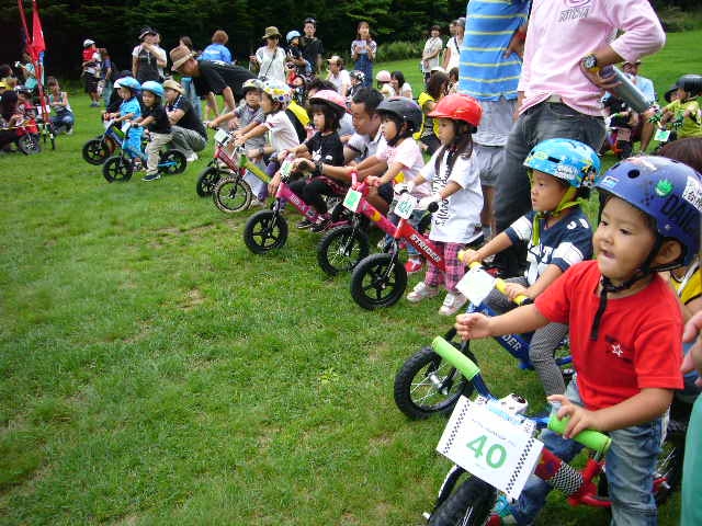 2歳～5歳までの子供たちのランニングバイクレース！