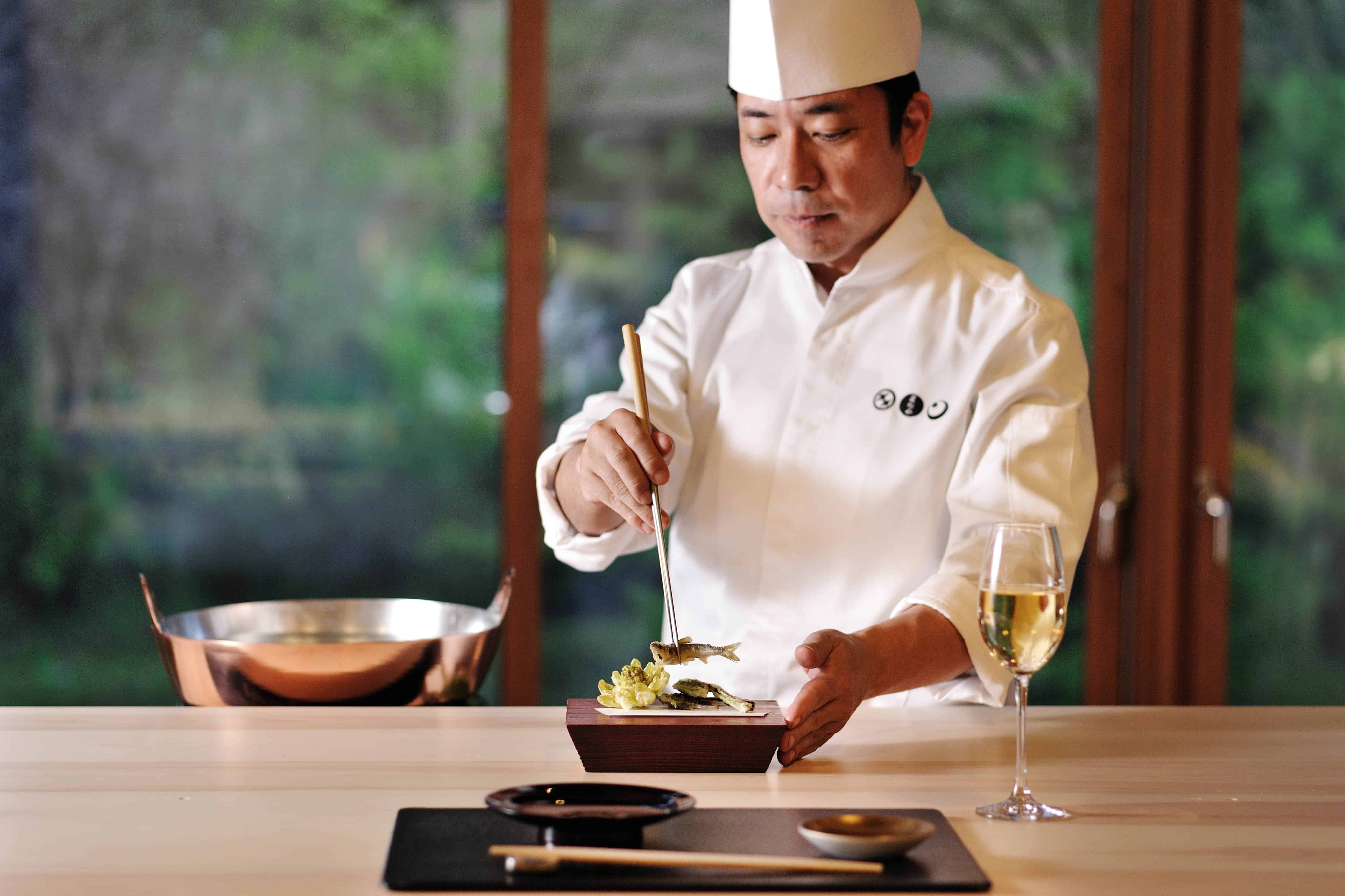 【星のや軽井沢】一棟貸し切りの空間で、信州の山菜や川魚を天婦羅で味わう「春山の晩餐 ー天婦羅懐石ー」を提供開始 ~滋味深い春の苦みを堪能する特別夕食~|期間:2023年4月20日~5月20日