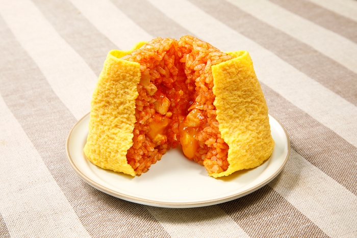 阿波尾鶏がいっぱい大きなオムライス