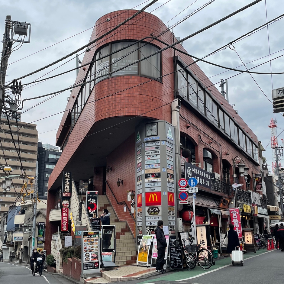 店舗は二階にございます