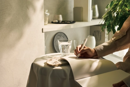 三井化学、 海のミネラルから生まれた新規複合材「NAGORI(R)」が トンボ鉛筆の新触感シャープペンシル「FUMI」に採用