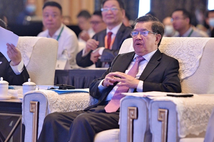 龍永図 氏(緑色智慧能源組織指導委員会の構成員/中国WTO加盟首席交渉代表/元対外貿易経済合作部副部長)