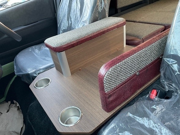 名古屋専用:運転席助手席フラットボード(物入れ付き)