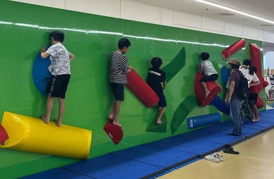 ボルダリングウォール