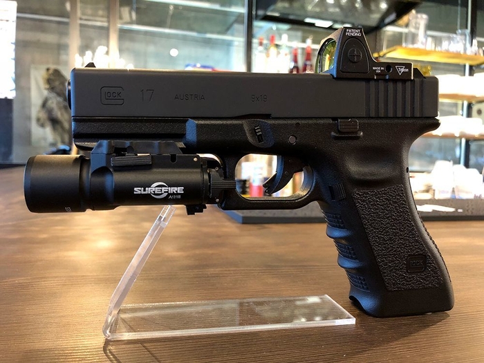 カスタムコンプリートガン(GLOCK18C)