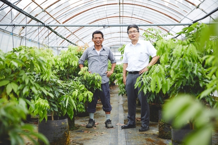 左:日高 功啓(生産者)、右:重信 光彦(代表)