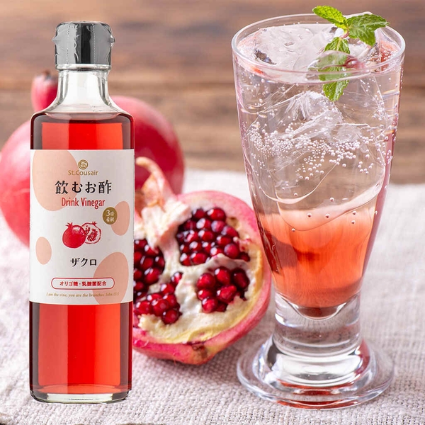 澄んだ赤色の「飲むお酢 ザクロ」