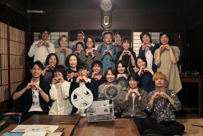 まつもとフィルムコモンズ集合写真 信州大学学生有志など10代から80代までの市民が参加している